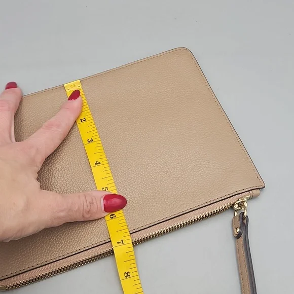 Michael Kors Bags Michael Kors Jet Set Travel XL Clutch - Picture 11 of 15